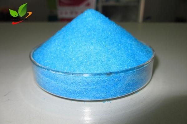 Đồng sunfat dạng khan ngậm nước có màu xanh